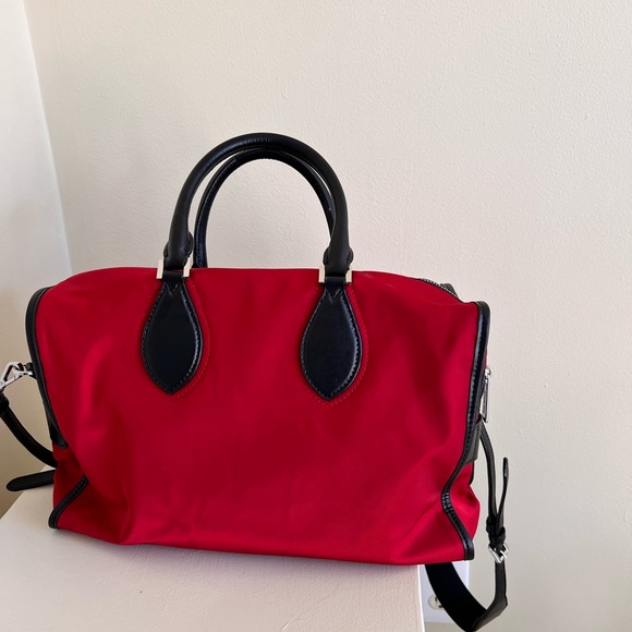 MICHAEL KORS Duffle Bag & a “FREEBIE” 🔥 MK card holder ❤️ - Picture 2 of 14